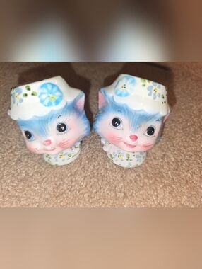 Vintage Lefton Miss Priss Cat Salt & Pepper Shakers 1950s. Number 1511.